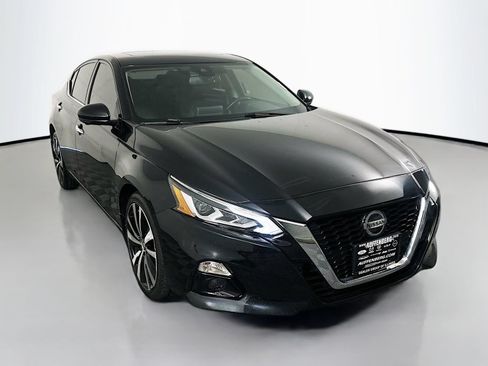 Used 2021 Nissan Altima 2.5 Platinum AWD/4WD image 1