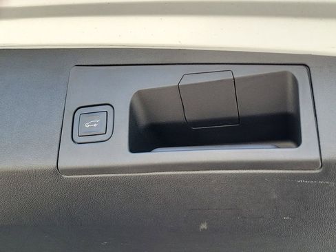 Used 2025 Cadillac XT5 Premium Luxury image 17