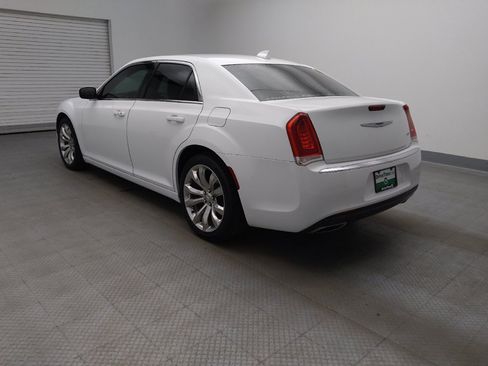 Used 2019 Chrysler 300 Touring L w/ Quick Order Package 22F RWD image 5
