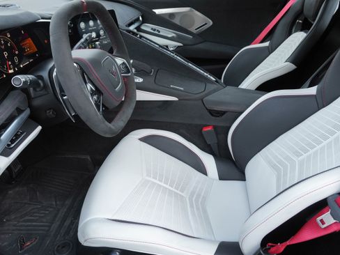 Used 2023 Chevrolet Corvette Stingray Premium Conv w/ Z51 Performance Package image 11