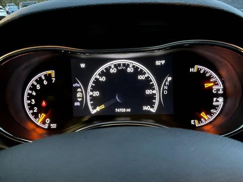 Used 2022 Jeep Grand Cherokee Laredo X image 12