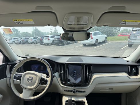 Used 2023 Volvo XC60 B5 Plus w/ Climate Package AWD/4WD image 9
