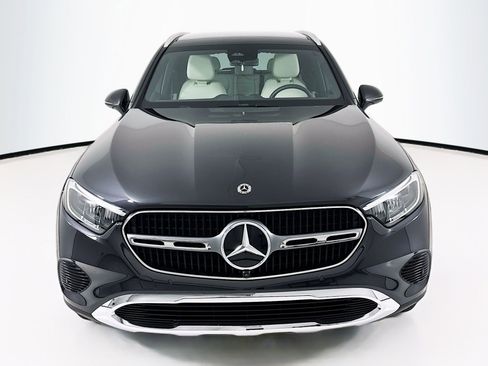 Used 2026 Mercedes-Benz GLC 300 image 2