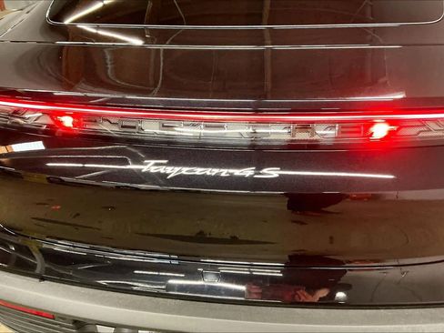 Used 2021 Porsche Taycan 4S image 11