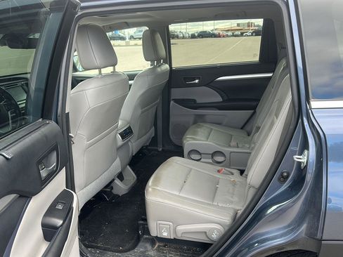 Used 2017 Toyota Highlander XLE image 24