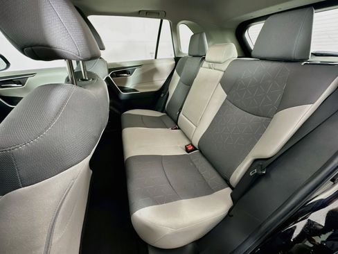 Used 2020 Toyota RAV4 XLE w/ Convenience Package FWD image 26