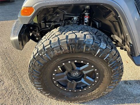 Used 2021 Jeep Gladiator Mojave w/ LED Lighting Group image 9