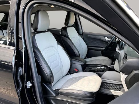 Used 2023 Ford Escape Platinum w/ Premium Technology Package AWD/4WD image 9
