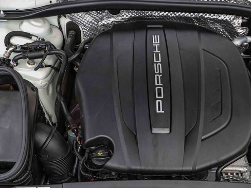 Used 2021 Porsche Macan AWD/4WD image 29