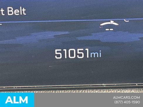 Used 2024 Chevrolet Traverse LT image 32