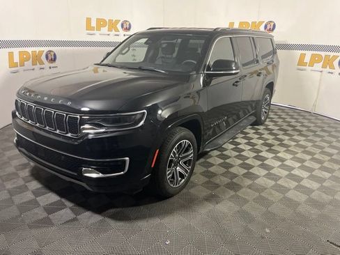 Used 2025 Jeep Wagoneer L Series II w/ 8-pass Seating Package AWD/4WD image 7