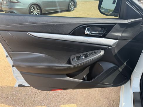 Used 2017 Nissan Maxima 3.5 SV w/ Dynamic Package FWD image 6