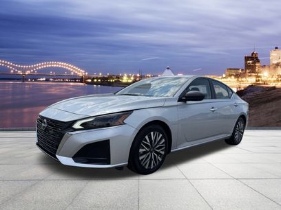 Used 2024 Nissan Altima 2.5 SV