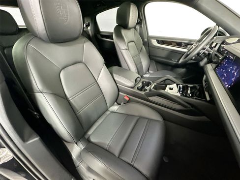 Certified 2025 Porsche Cayenne S AWD/4WD image 28