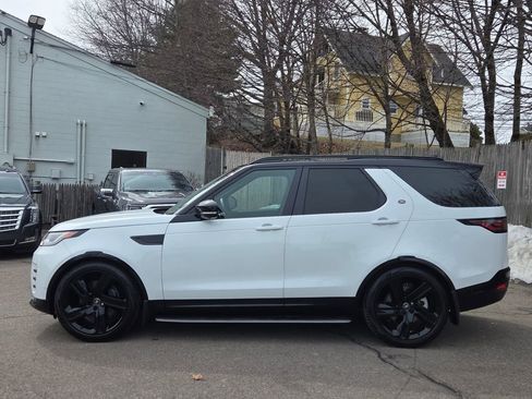 Used 2025 Land Rover Discovery Dynamic SE image 3