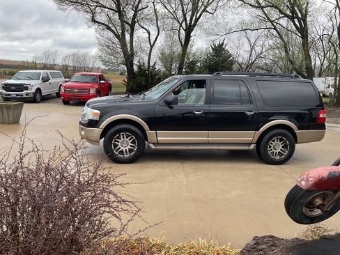 Used 2014 Ford Expedition EL XLT w/ Equipment Group 202A AWD/4WD image 6