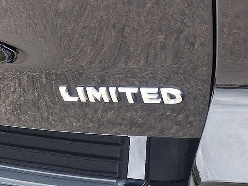 Used 2018 Jeep Grand Cherokee Limited w/ Trailer Tow Group IV RWD image 33