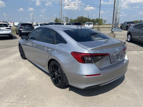 Used 2023 Honda Civic Sport image 3