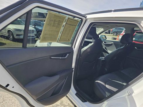 Used 2023 Kia Niro SX image 17