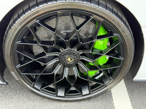 Used 2024 Lamborghini Huracan STO RWD image 39
