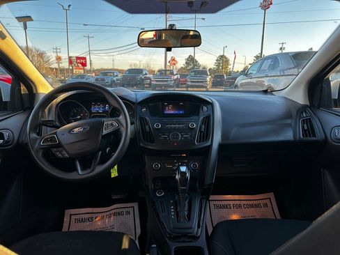 Used 2015 Ford Focus SE image 10
