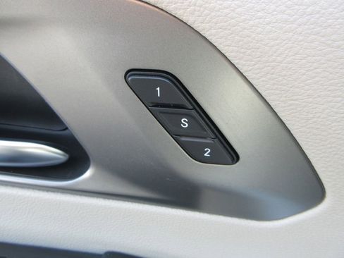 Used 2020 Chrysler Pacifica Touring-L image 22