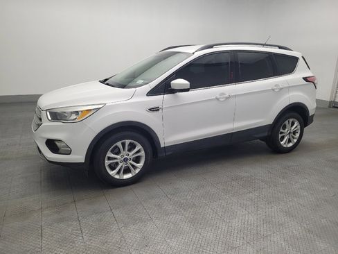 Used 2018 Ford Escape SE image 2