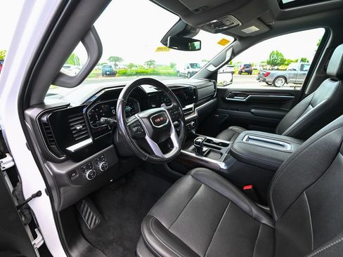 Used 2022 GMC Sierra 1500 SLT w/ SLT Convenience Package AWD/4WD image 18