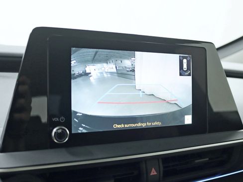 Used 2026 Toyota Prius XLE AWD/4WD image 19