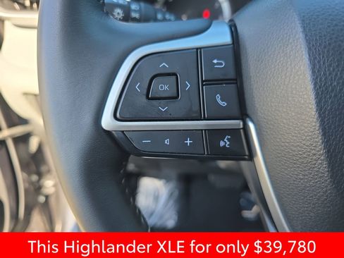 Used 2024 Toyota Highlander XLE AWD/4WD image 25