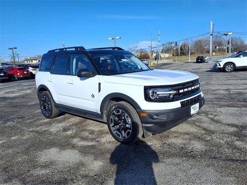 Used 2024 Ford Bronco Sport Outer Banks w/ Tech Package image 3