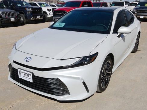 Used 2025 Toyota Camry XLE image 2