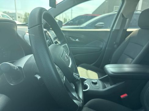 Used 2024 GMC Terrain SLE w/ LPO, Floor Liner Package FWD image 33
