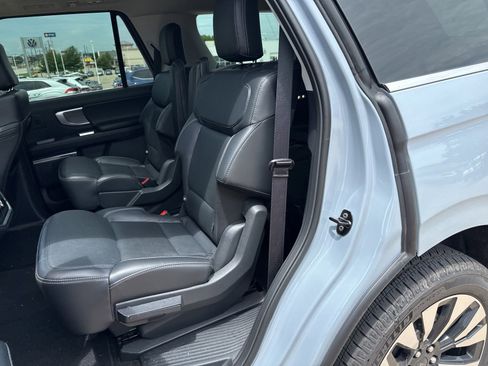 Used 2025 Ford Expedition Platinum w/ Driver's Package AWD/4WD image 12
