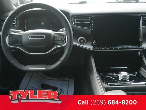 Used 2024 Jeep Wagoneer L Series II w/ Flexible Seating Group AWD/4WD image 43