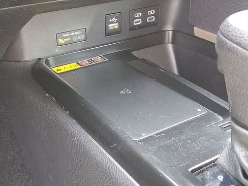 Used 2025 Toyota Camry LE image 27