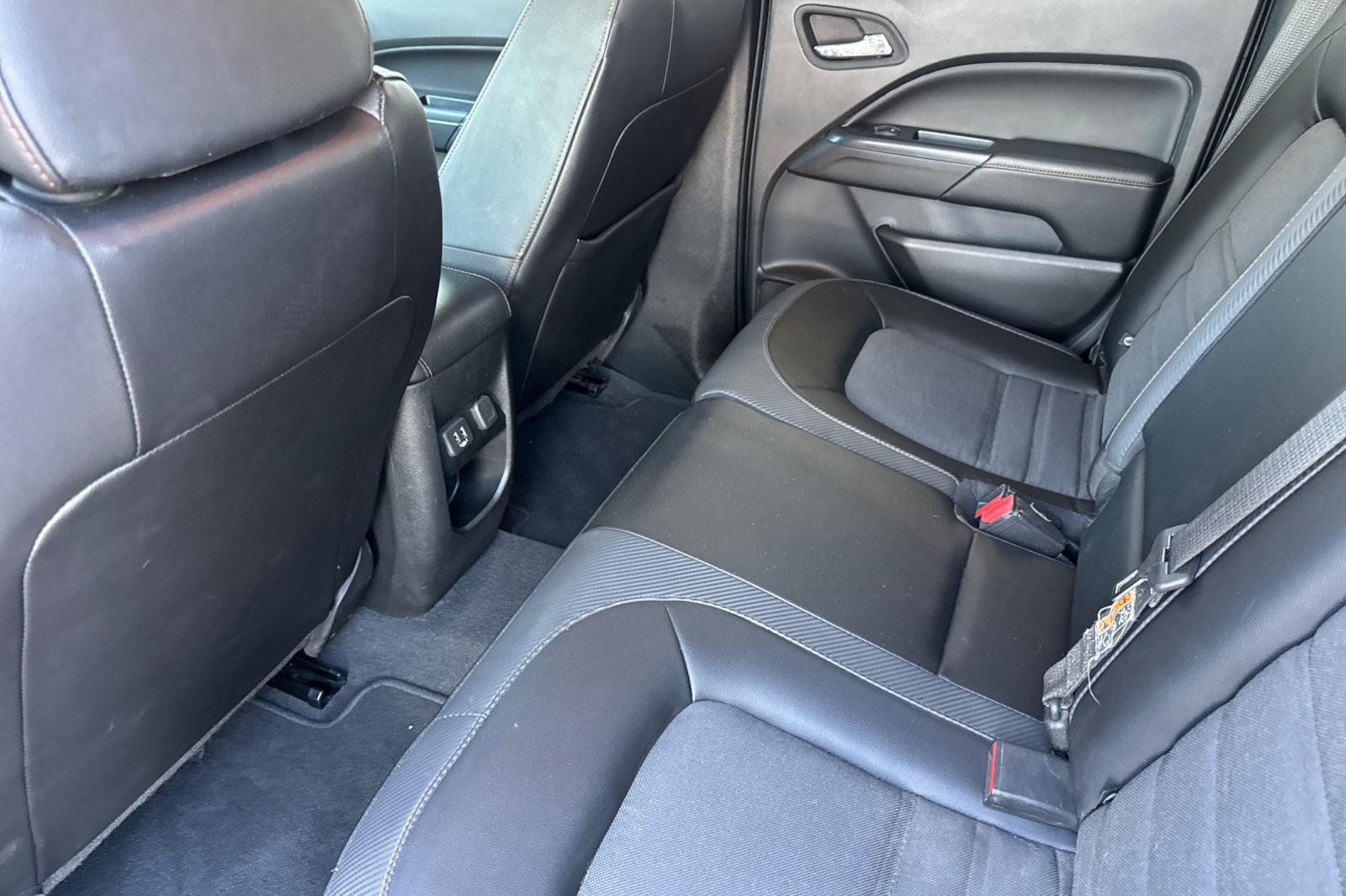 Certified 2022 GMC Canyon AT4 w/ Trailering Package AWD/4WD image 13