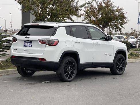 New 2026 Jeep Compass Latitude image 4