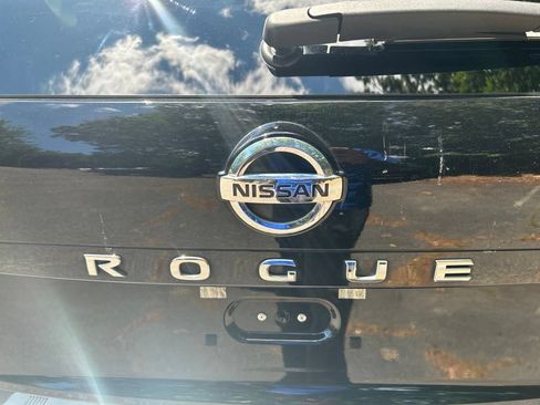 Used 2021 Nissan Rogue SV w/ Premium Package FWD image 11
