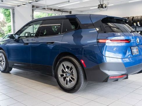 Used 2022 BMW iX xDrive50 w/ Premium Package AWD/4WD image 4