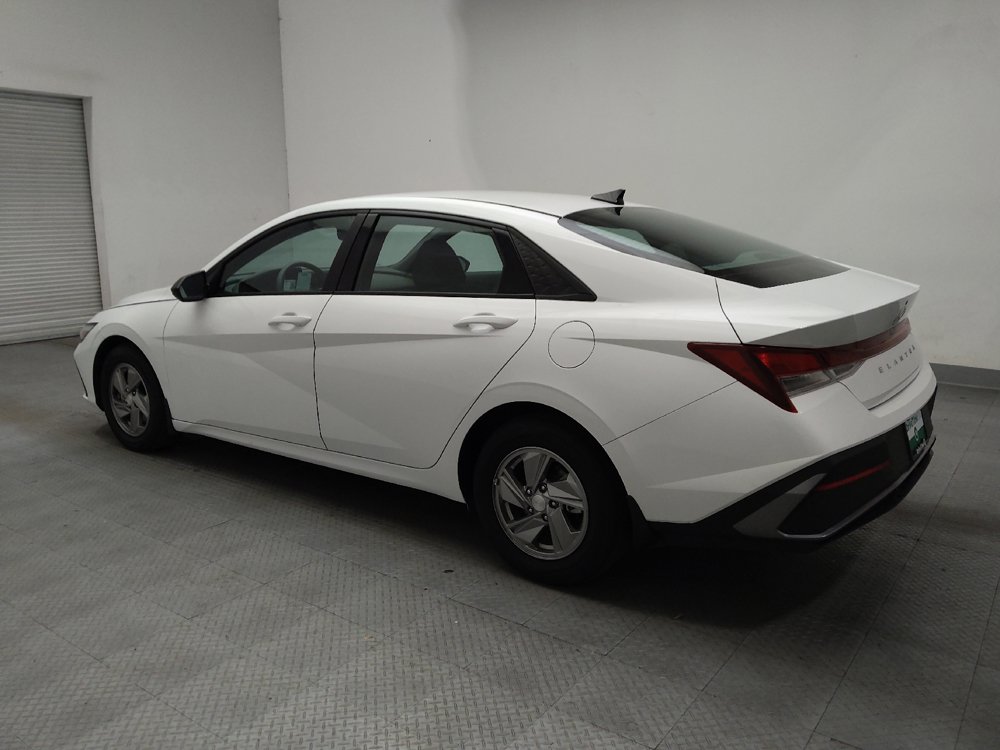 Used 2025 Hyundai Elantra SE FWD image 3