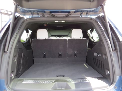 Used 2025 Chevrolet Suburban Premier AWD/4WD image 13