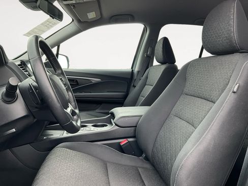Used 2025 Honda Ridgeline Sport image 10
