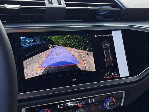 New 2025 Audi Q3 2.0T Premium image 13