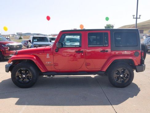 Used 2017 Jeep Wrangler Unlimited Sahara AWD/4WD image 3