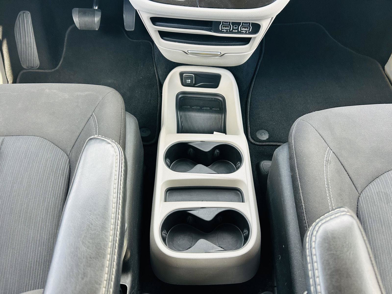 Used 2023 Chrysler Voyager LX FWD image 20