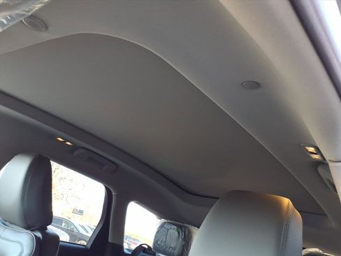 New 2026 Lincoln Corsair Premiere image 17