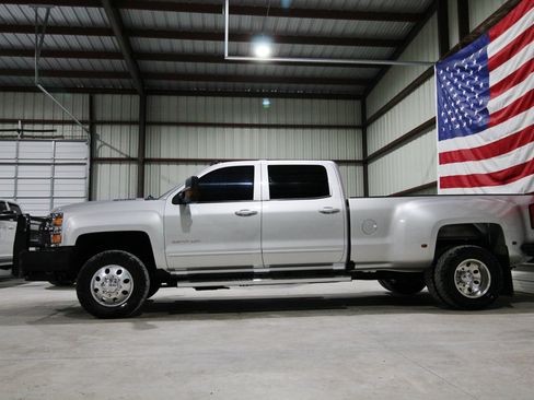 Used 2018 Chevrolet Silverado 3500 LT AWD/4WD image 5