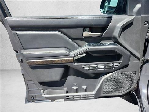 Used 2025 Toyota Tacoma Limited AWD/4WD image 12