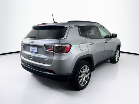 Used 2022 Jeep Compass Latitude image 5